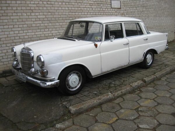 MERCEDES W110 200D SZYBERDACH